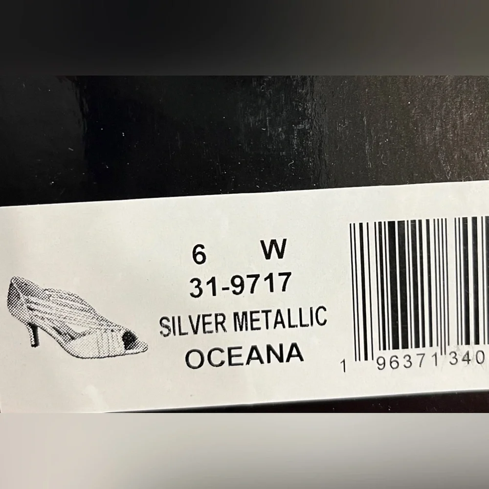 Easy Street Womens Oceana Peep Toe Stiletto‎ Heel Pumps. Size 6W. Color: Silver